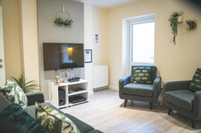 Spacious 4-bed house in Crewe by 53 Degrees Property, ideal for Contractors & Business, FREE parking - sleeps 7